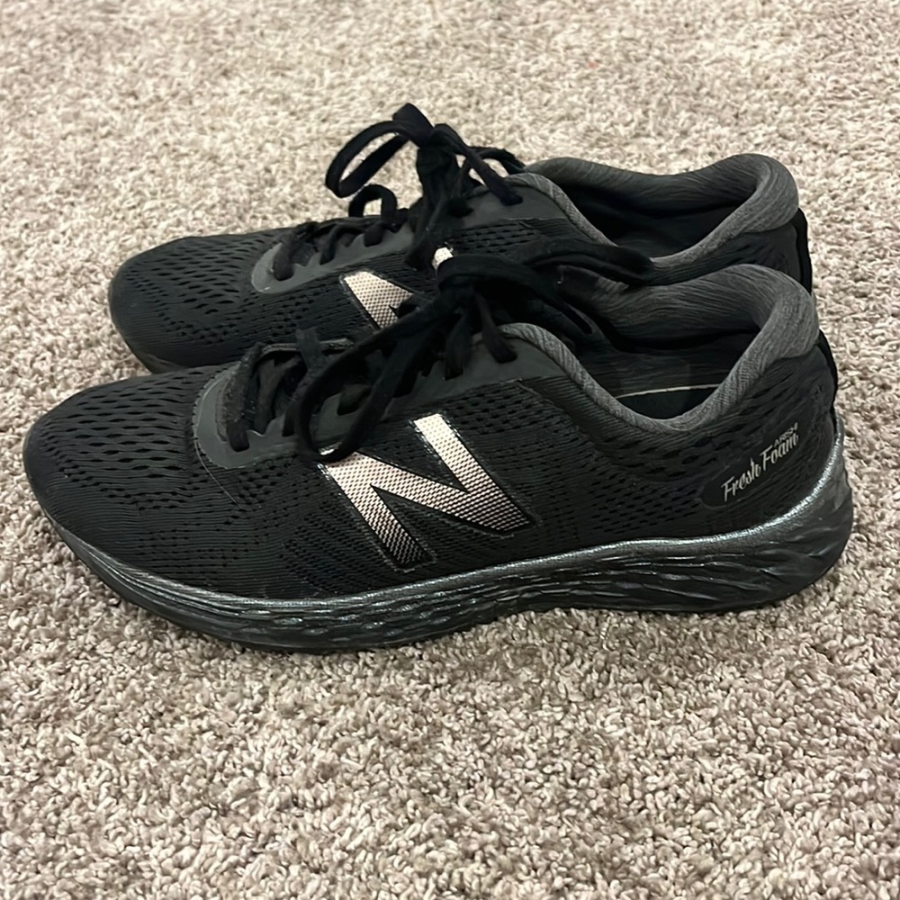Women’s Black New balance Shoes size 8